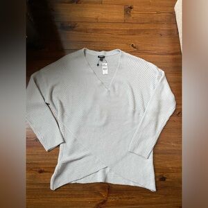 Express Ladies Gray V-Neck Sweater NWT Size XL